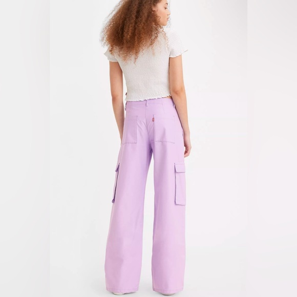 NWT Levi’s Purple Rose Cotton Mid Rise Wide Leg Relaxed Baggy Fit Cargo Pants - Picture 2 of 8